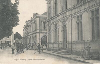 Carte postale ancienne Hôtel de Ville et Poste — Mayet (Sarthe)