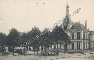 Carte postale ancienne Mairie et Place — Mayet (Sarthe)