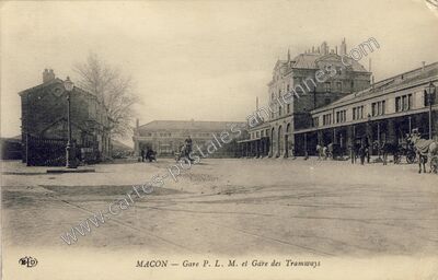 Carte postale ancienne Gare P. L. M. et Gare des Tramways — Mâcon (Saône-et-Loire)