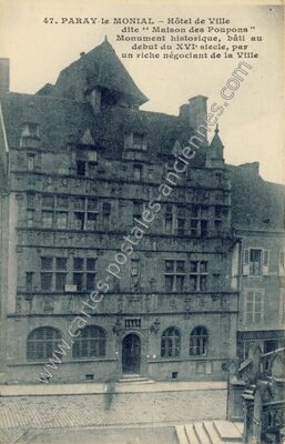 Carte postale ancienne Hôtel de Ville dite “ Maison des Poupons " Monument historique — Paray-le-Monial (Saône-et-Loire)