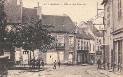 Carte postale ancienne Place du Perron — Montcenis (Saône-et-Loire)