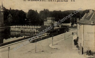 Carte postale ancienne Le R. S. L. place des Fossés — La Clayette (Saône-et-Loire)