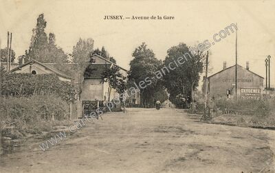 Carte postale ancienne Avenue de la Gare — Jussey (Haute-Saône)