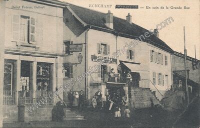 Carte postale ancienne Un coin de la Grande Rue — Ronchamp (Haute-Saône)