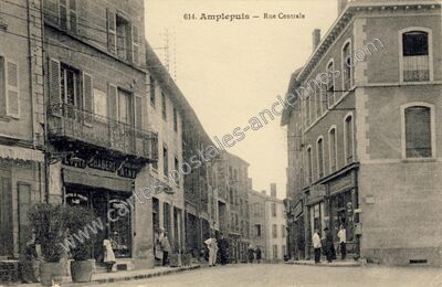 Carte postale ancienne Rue Centrale — Amplepuis (Rhône)