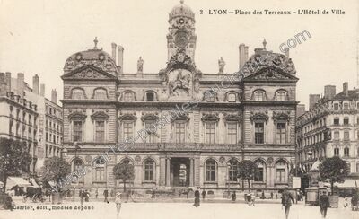 Carte postale ancienne Place des Terreaux - L'Hôtel de Ville — Lyon (Rhône)