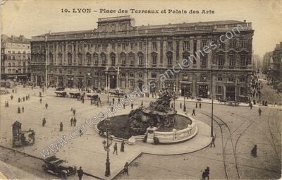 Carte postale ancienne Place des Terreaux et Palais des Arts — Lyon (Rhône)