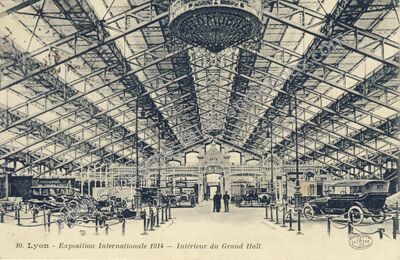 Carte postale ancienne Exposition Internationale 1914 - Intérieur du Grand Hall — Lyon (Rhône)