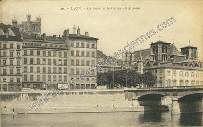 Carte postale ancienne La Saône et la Cathédrale St Jean — Lyon (Rhône)