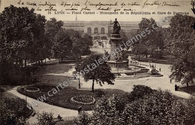 Carte postale ancienne Place Carnot - Monument de la République et Gare de Perrache — Lyon (Rhône)