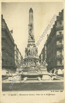 Carte postale ancienne Monument Carnot, Place de la République — Lyon (Rhône)