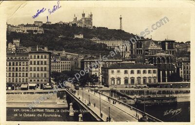 Carte postale ancienne Le Pont Tilsitt, la Cathédrale St-Jean et le Coteau de Fourvière — Lyon (Rhône)