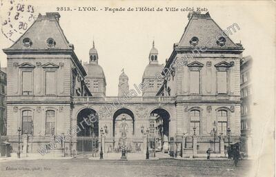 Carte postale ancienne Façade de l'Hôtel de Ville (côté Est) — Lyon (Rhône)