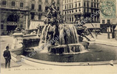 Carte postale ancienne La Fontaine Bartholdi — Lyon (Rhône)