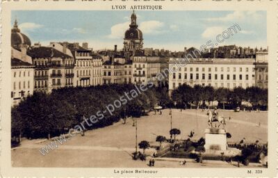 Carte postale ancienne La place Bellecour — Lyon (Rhône)