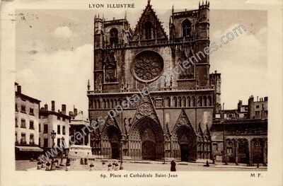 Carte postale ancienne Place et Cathédrale Saint-Jean — Lyon (Rhône)