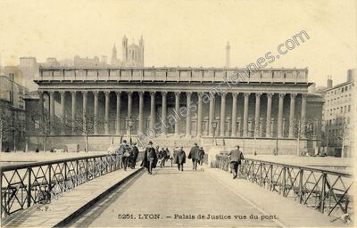 Carte postale ancienne Palais de Justice vue du pont — Lyon (Rhône)