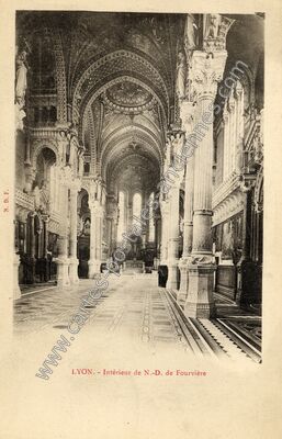 Carte postale ancienne Intérieur de N.-D. de Fourvière — Lyon (Rhône)