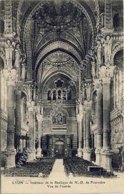 Carte postale ancienne Intérieur de la Basilique de N.-D. de Fourvière Vue de l'entrée — Lyon (Rhône)