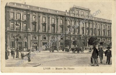 Carte postale ancienne Musée St. Pierre — Lyon (Rhône)