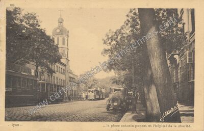 Carte postale ancienne La place Antonin-Poncet et l'hôpital de la Charité — Lyon (Rhône)
