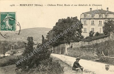 Carte postale ancienne Château Piliot, Route et vue Générale de Chaussan — Mornant (Rhône)