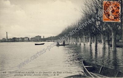 Carte postale ancienne Le Quartier du Four à Chaux pendant la crue (Janvier 1910) — Neuville-sur-Saône (Rhône)