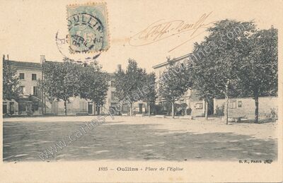 Carte postale ancienne Place de l'Eglise — Oullins (Rhône)