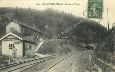 Carte postale ancienne Entrée du Tunnel — Les Sauvages (Rhône)