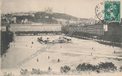 Carte postale ancienne Place Bellecour et Coteau de Fourvière — Lyon (Rhône)