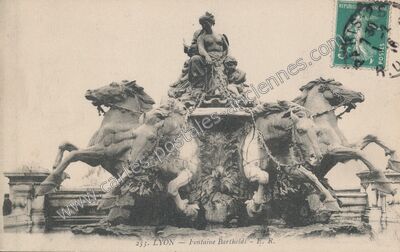 Carte postale ancienne Fontaine Bartholdi — Lyon (Rhône)