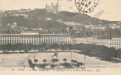 Carte postale ancienne La Place Bellecour. - La Basilique et la Tour de Fourvière — Lyon (Rhône)