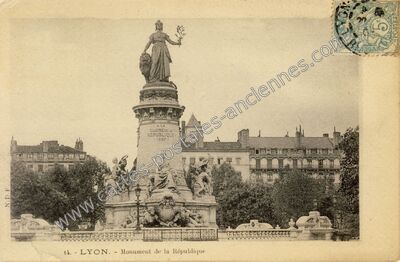 Carte postale ancienne Monument de la République — Lyon (Rhône)
