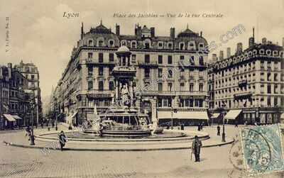 Carte postale ancienne Place des Jacobins — Vue de la rue Centrale — Lyon (Rhône)