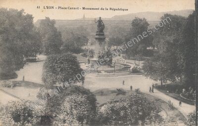 Carte postale ancienne Place Carnot - Monument de la République — Lyon (Rhône)