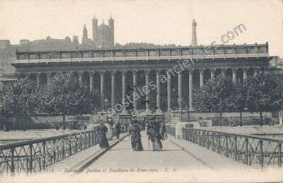 Carte postale ancienne Palais de Justice et Basilique de Fourviere — Lyon (Rhône)