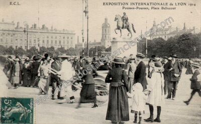 Carte postale ancienne EXPOSITION INTERNATIONALE Pousses-Pousses, Place Bellecour — Lyon (Rhône)