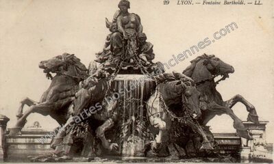 Carte postale ancienne Fontaine Bartholdi — Lyon (Rhône)