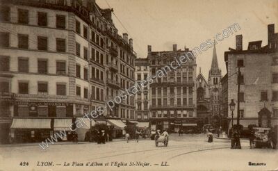 Carte postale ancienne La Place d'Albon et l'Eglise St-Nazier — Lyon (Rhône)