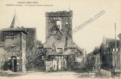 Carte postale ancienne La Forte de Thann bombardée — Cernay (Haut-Rhin)