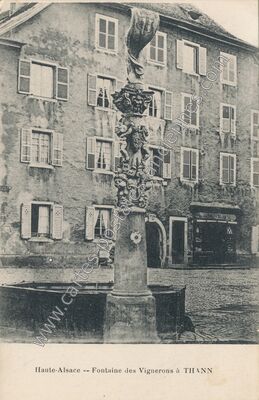 Carte postale ancienne Fontaine des Vignerons — Thann (Haut-Rhin)