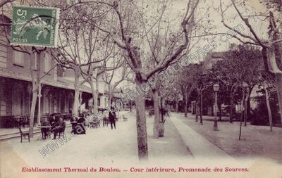 Carte postale ancienne Etablissement Thermal — Cour intérieure, Promenade des Sources — Le Boulou (Pyrénées-Orientales)
