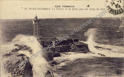 Carte postale ancienne Le Phare et la Jetée par un coup de mer — Port-Vendres (Pyrénées-Orientales)