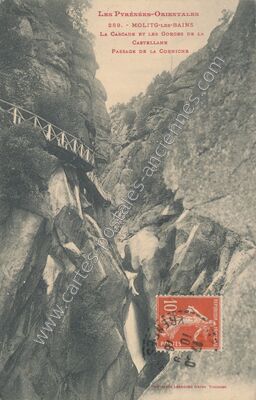 Carte postale ancienne La Cascade et les Gorges de la Castellane, Passage de la Corniche — Molitg-les-Bains (Pyrénées-Orientales)