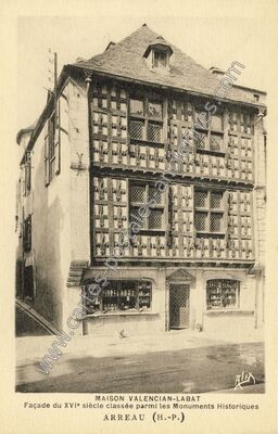 Carte postale ancienne Maison Valencian-Labat, Façade du XVIe siècle classée parmi les Monuments Historiques — Arreau (Hautes-Pyrénées)