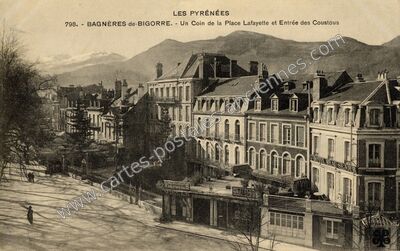 Carte postale ancienne Un Coin de la Place Lafayette et Entrée des Coustous — Bagnères-de-Bigorre (Hautes-Pyrénées)