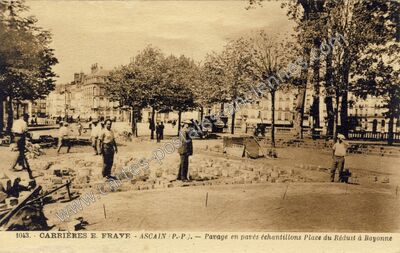 Carte postale ancienne Carrières E. Fraye. Pavage en pavés échantillons Place du Réduit — Ascain (Pyrénées-Atlantiques)