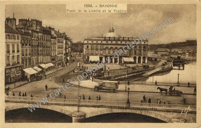 Carte postale ancienne Place de la Liberté et le Théâtre — Bayonne (Pyrénées-Atlantiques)
