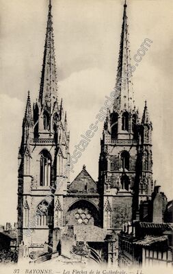 Carte postale ancienne Les Flèches de la Cathédrale — Bayonne (Pyrénées-Atlantiques)