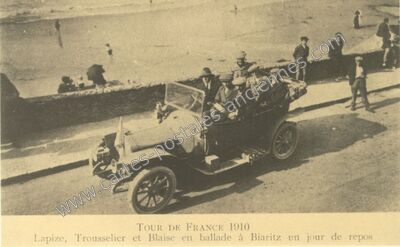 Carte postale ancienne Lapize, Trousselier et Blaise en ballade un jour de repos — Biarritz (Pyrénées-Atlantiques)